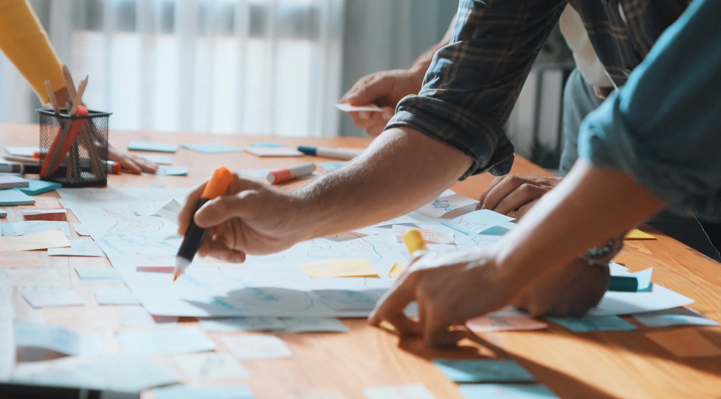 Billede til artikel om designt�nkning. Designt�nkning (eller Design Thinking) er b�de en systematisk innovationsmetode, en procesmodel og et specifikt mindset. 